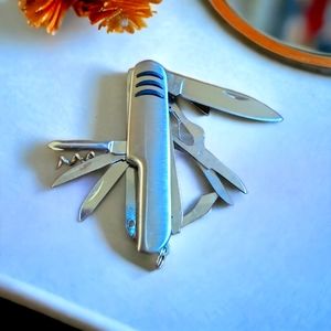 1 NWT 11 Function Third Aluminum Handle Stainless Steel Blade Knife Scissors Saw